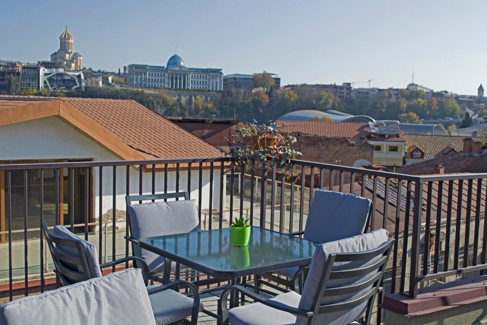 Green Inn Hotel Tbilisi Exteriör bild