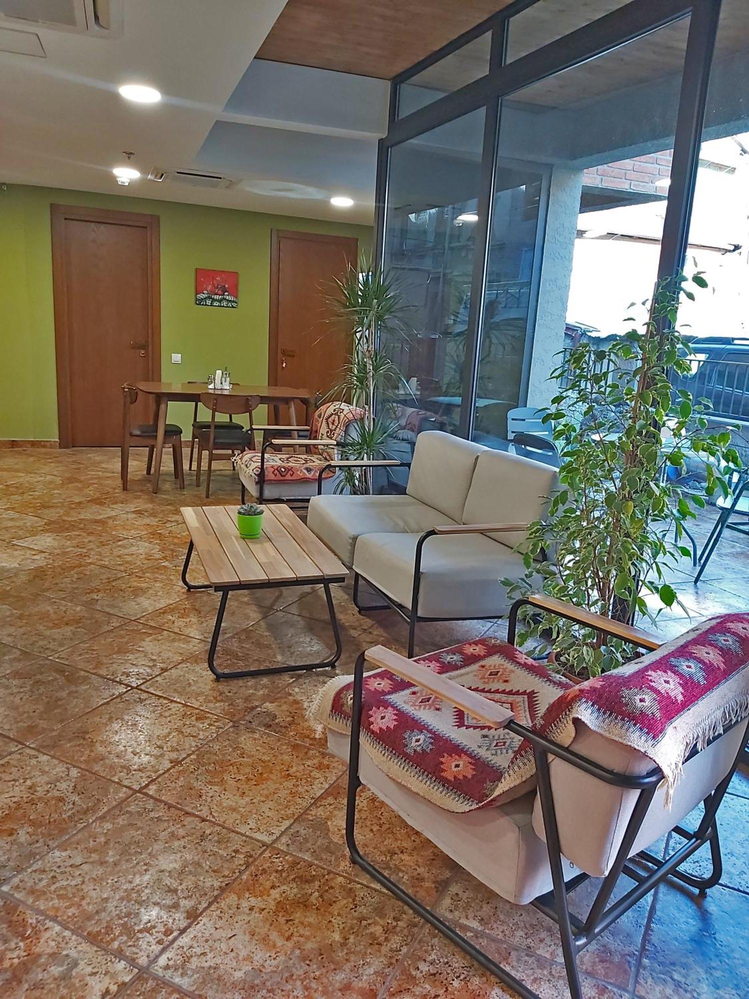 Green Inn Hotel Tbilisi Exteriör bild